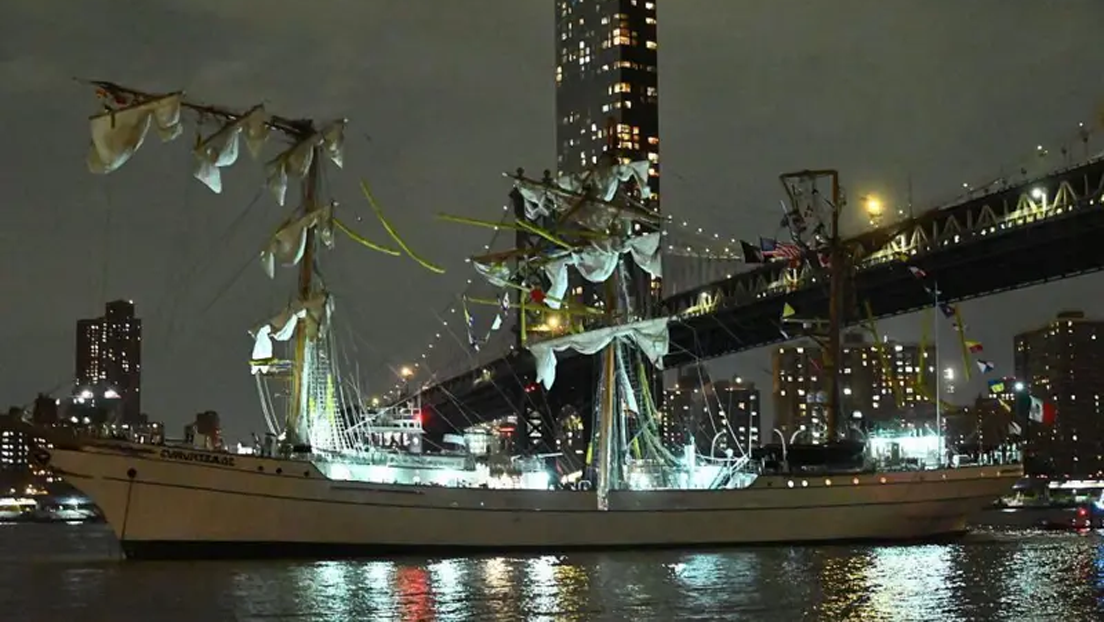 El choque de un buque escuela mexicano con el puente de Brooklyn en Nueva York deja al menos 2 muertos