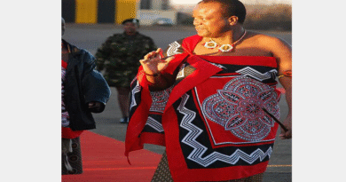 Él es el rey africano que viaja con 16 esposas y 30 hijos: su llegada se volvió viral